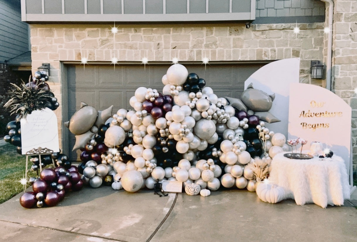 Opulent Black Swan-The Bespoke Balloon Artistry Store